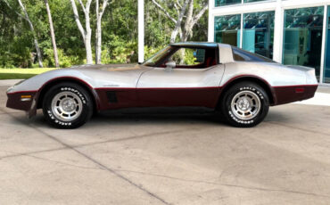 Chevrolet-Corvette-1982-Coupe-7