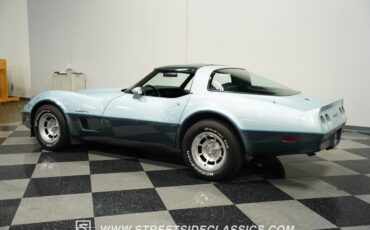 Chevrolet-Corvette-1982-Coupe-8
