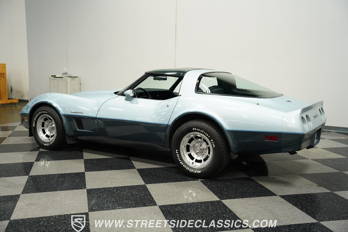 Chevrolet-Corvette-1982-Coupe-8