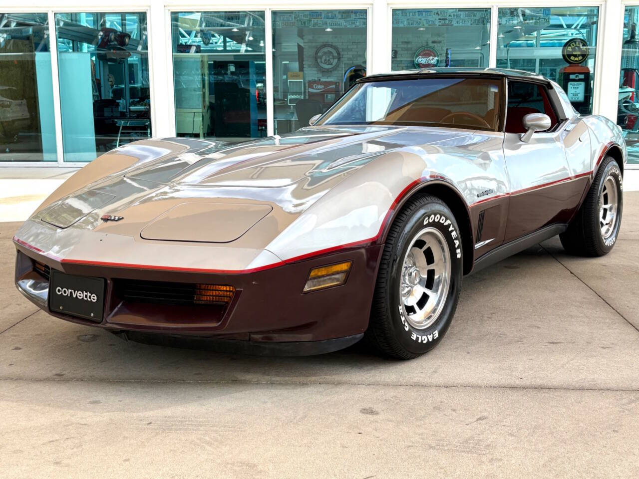 Chevrolet-Corvette-1982-Coupe-8