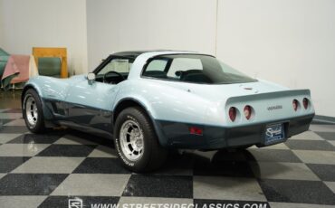 Chevrolet-Corvette-1982-Coupe-9