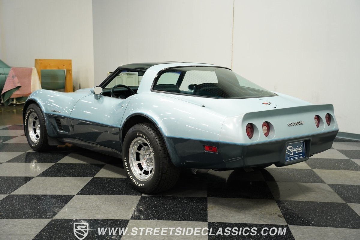 Chevrolet-Corvette-1982-Coupe-9