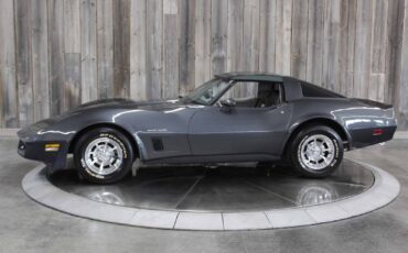Chevrolet-Corvette-1982-LOW-MILES-1