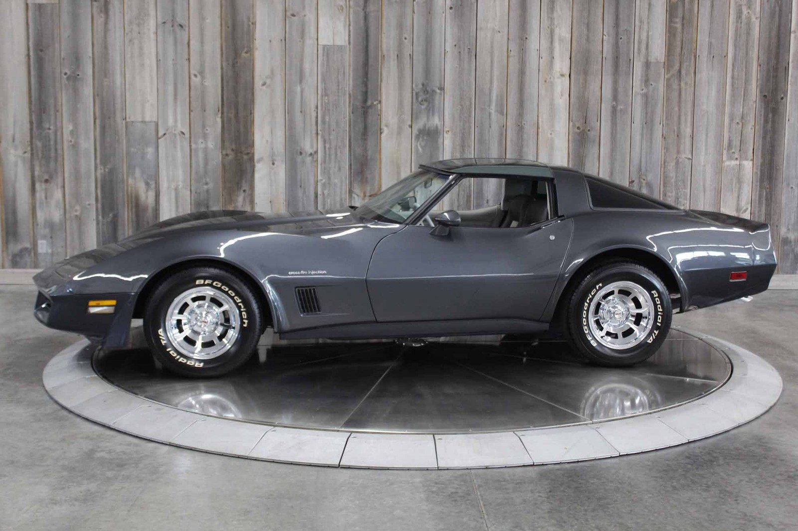 Chevrolet-Corvette-1982-LOW-MILES-1