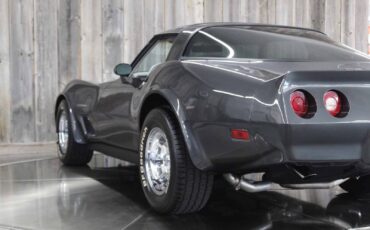 Chevrolet-Corvette-1982-LOW-MILES-10