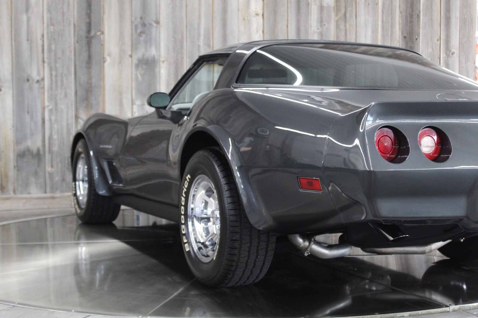Chevrolet-Corvette-1982-LOW-MILES-10