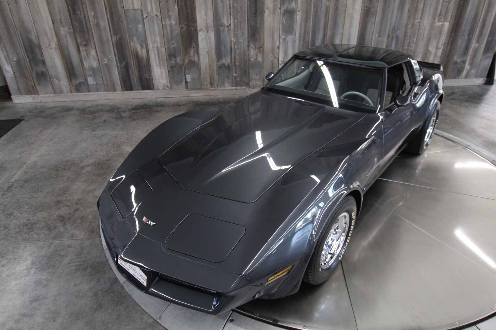 Chevrolet-Corvette-1982-LOW-MILES-13