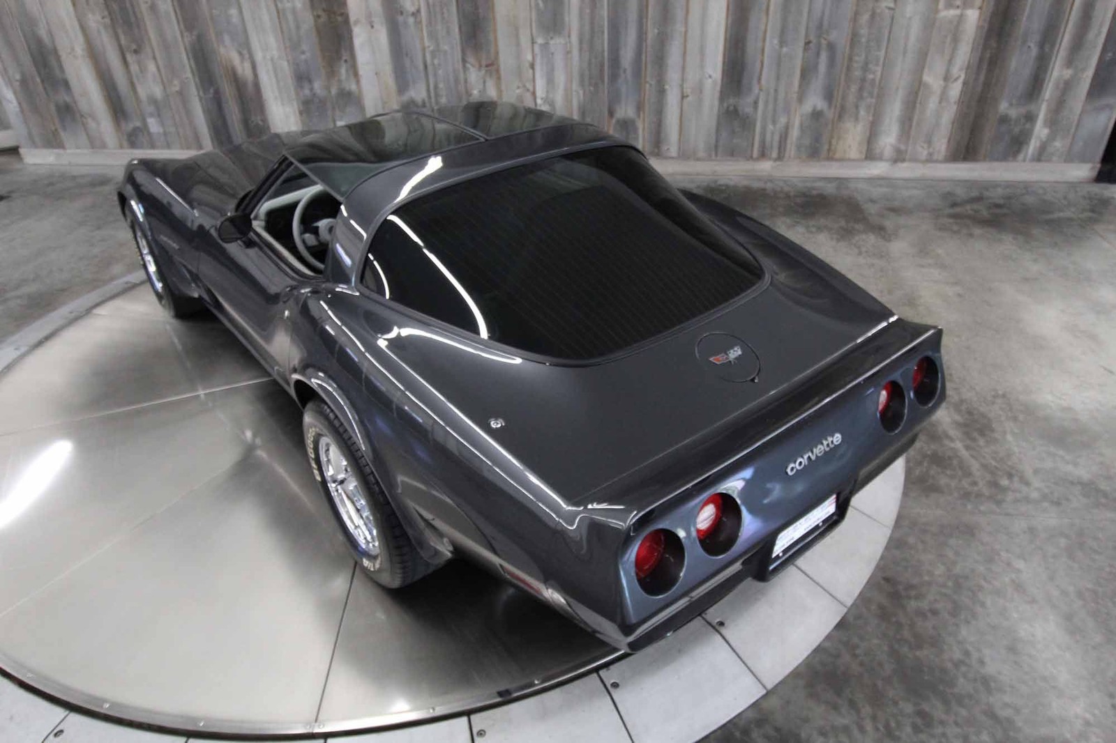 Chevrolet-Corvette-1982-LOW-MILES-14