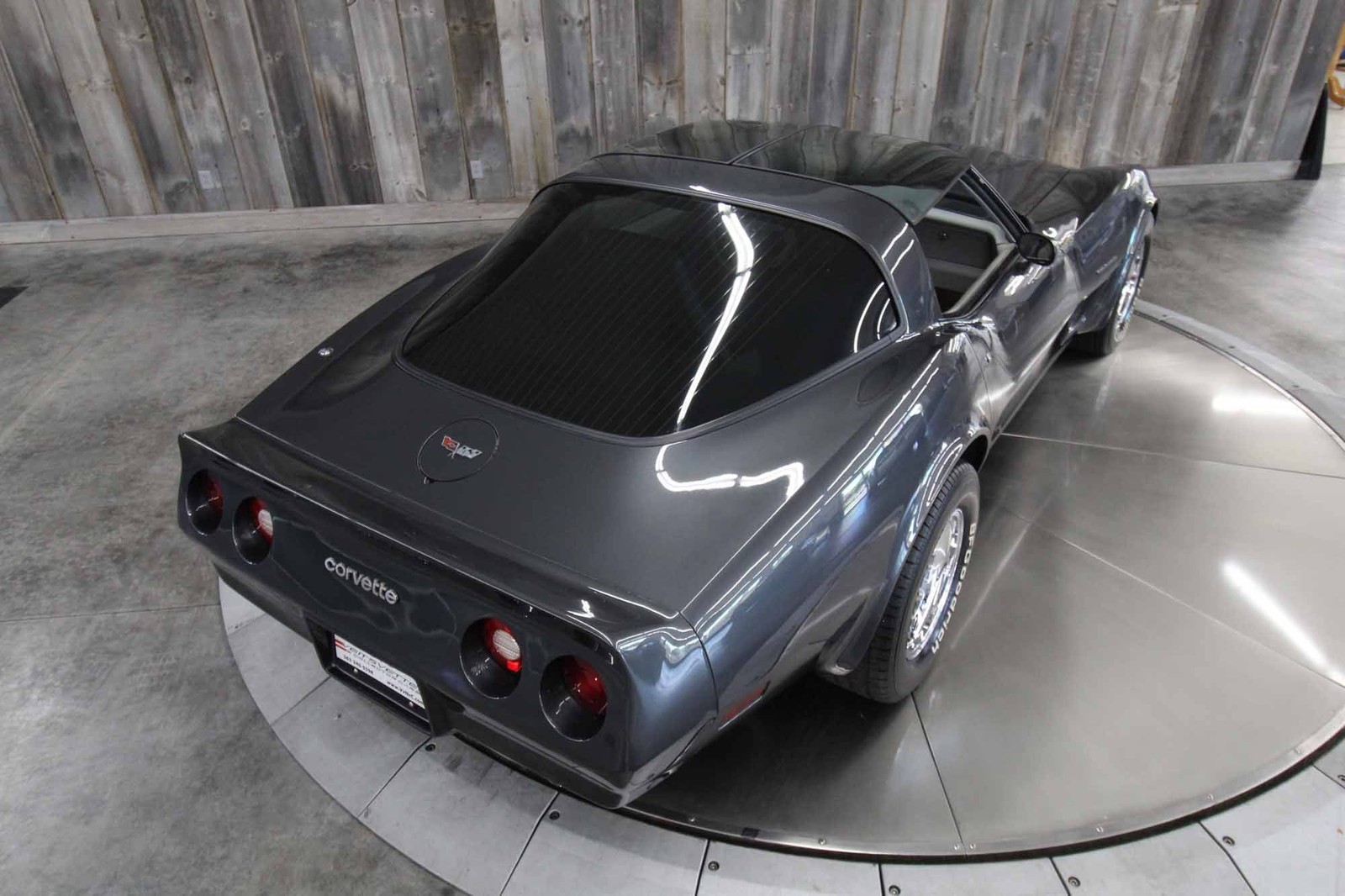 Chevrolet-Corvette-1982-LOW-MILES-15