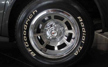 Chevrolet-Corvette-1982-LOW-MILES-17