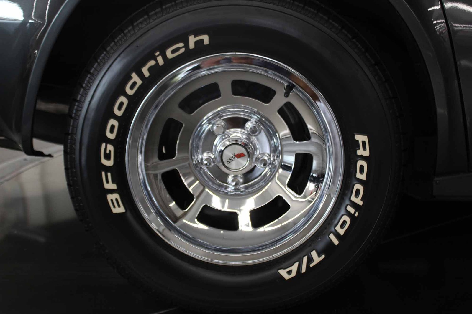 Chevrolet-Corvette-1982-LOW-MILES-19
