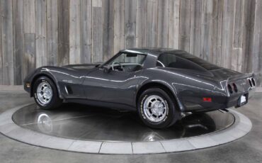 Chevrolet-Corvette-1982-LOW-MILES-2