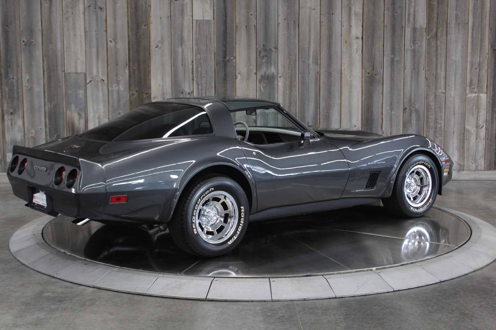 Chevrolet-Corvette-1982-LOW-MILES-3