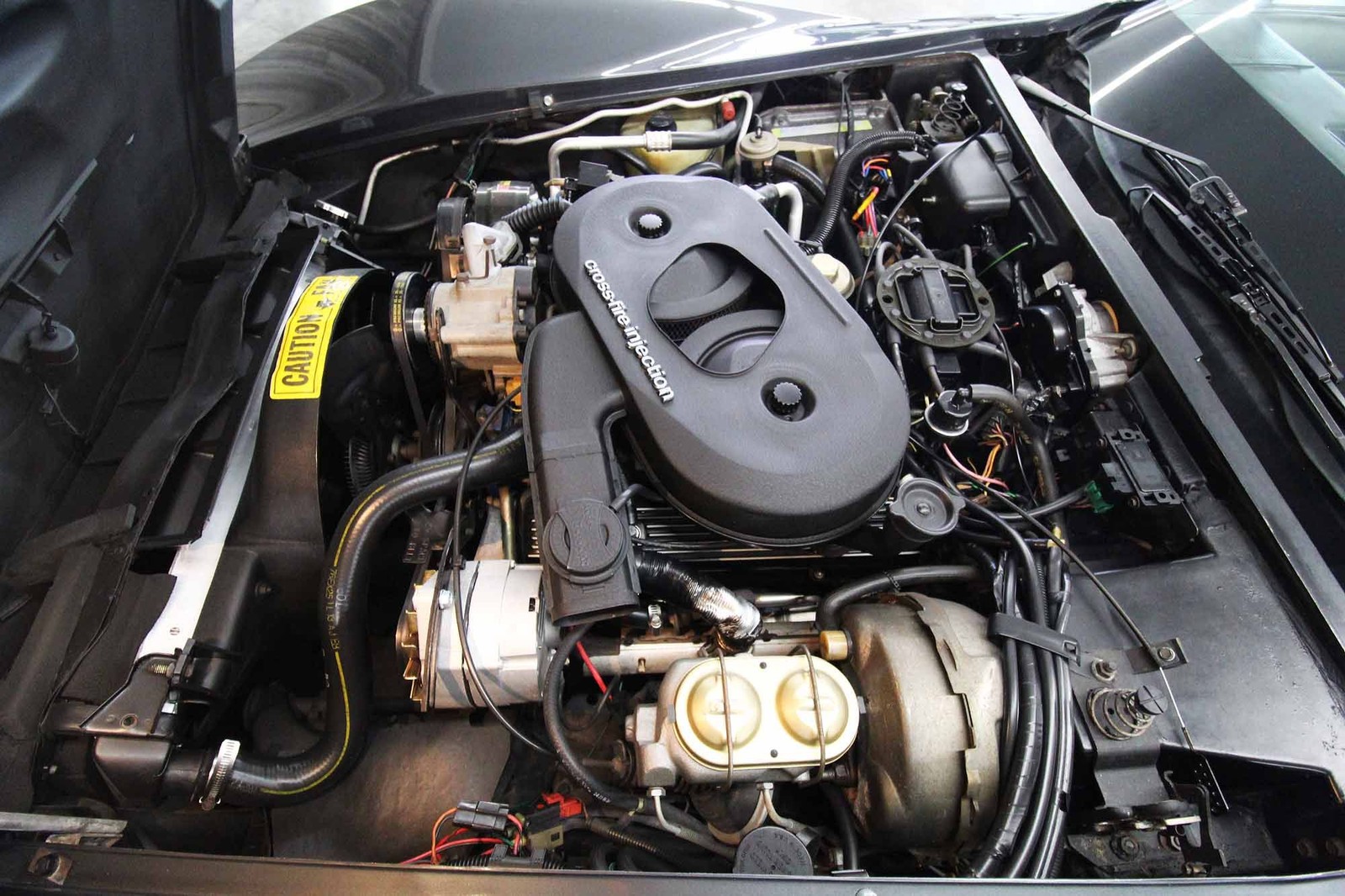 Chevrolet-Corvette-1982-LOW-MILES-31