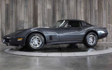 Chevrolet-Corvette-1982-LOW-MILES-35