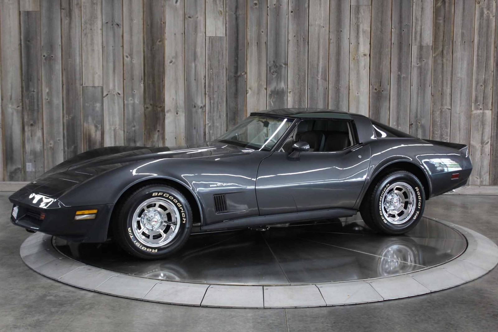 Chevrolet-Corvette-1982-LOW-MILES-39