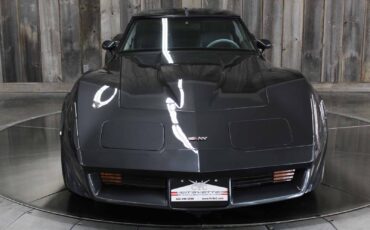 Chevrolet-Corvette-1982-LOW-MILES-6