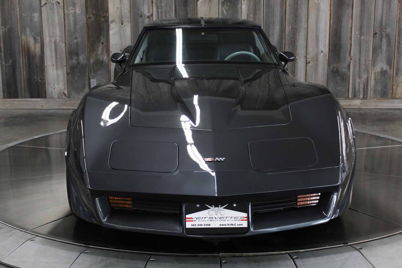 Chevrolet-Corvette-1982-LOW-MILES-6
