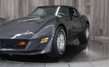 Chevrolet-Corvette-1982-LOW-MILES-9