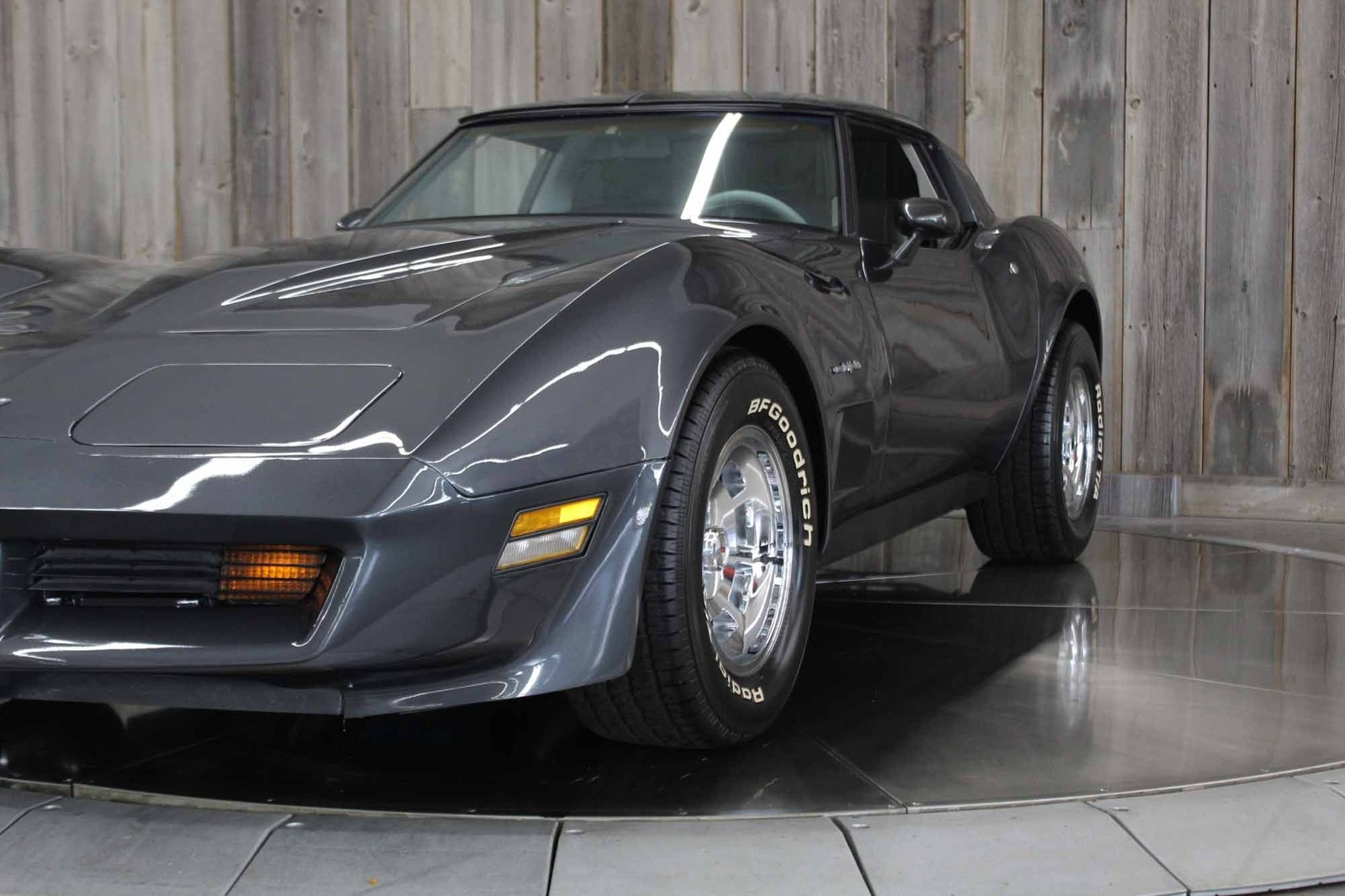 Chevrolet-Corvette-1982-LOW-MILES-9