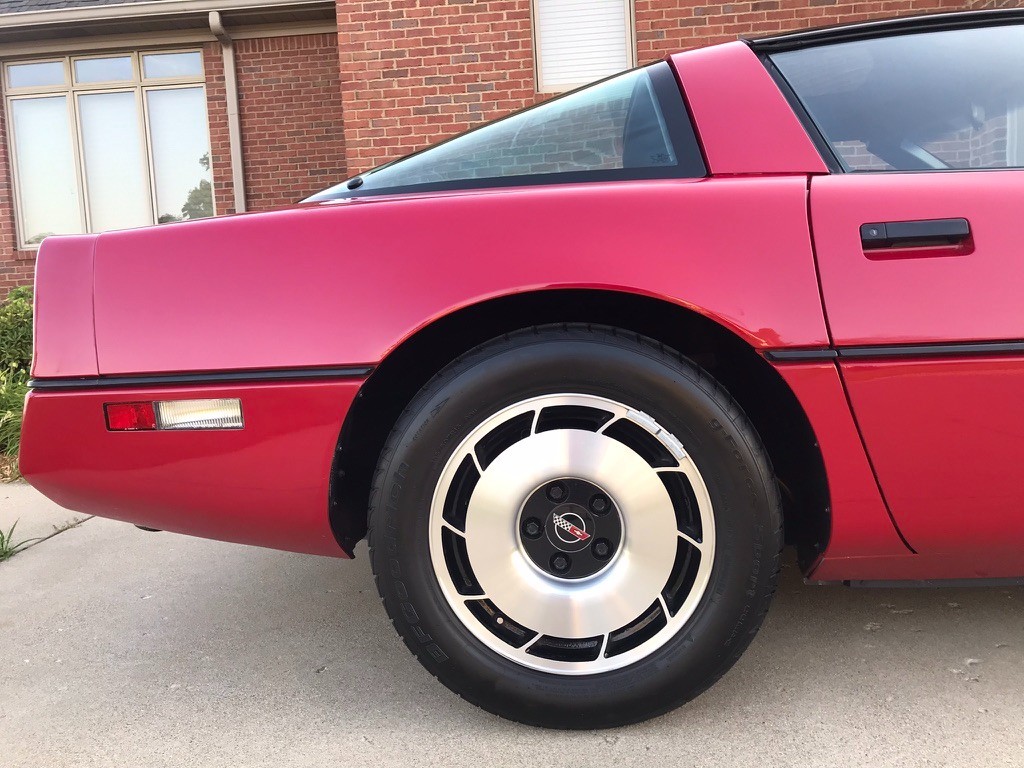Chevrolet-Corvette-1984-Hatchback-1