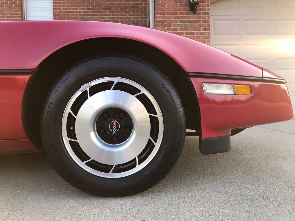 Chevrolet-Corvette-1984-Hatchback-2