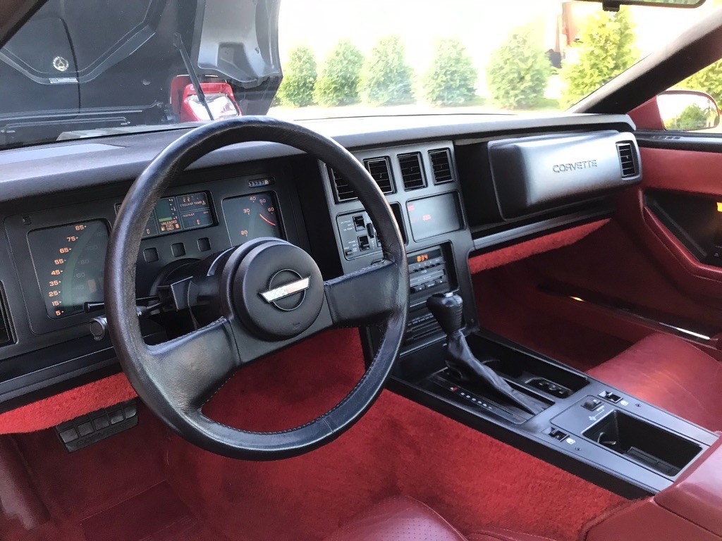 Chevrolet-Corvette-1984-Hatchback-5