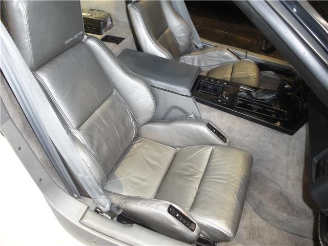 Chevrolet-Corvette-1985-10