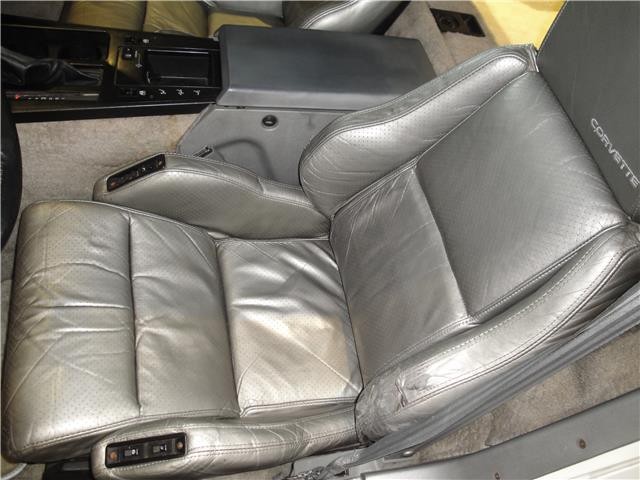 Chevrolet-Corvette-1985-12