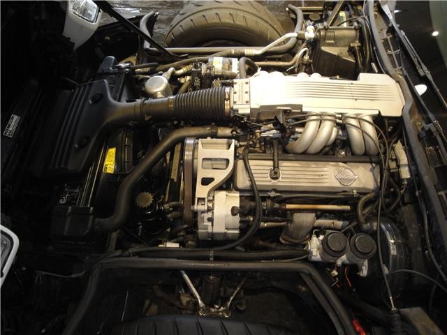 Chevrolet-Corvette-1985-4