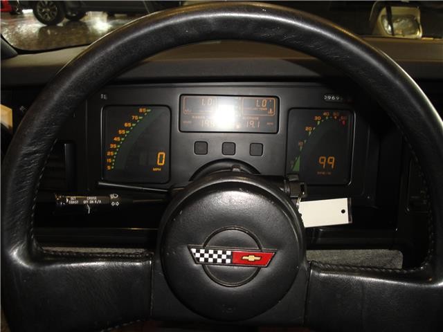 Chevrolet-Corvette-1985-8
