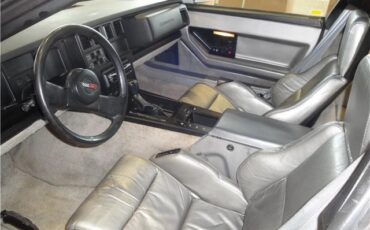 Chevrolet-Corvette-1985-9