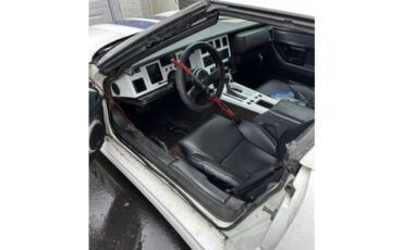 Chevrolet-Corvette-1985-White-Blk-White-11