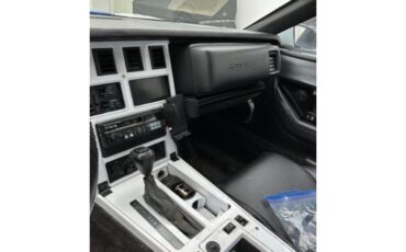 Chevrolet-Corvette-1985-White-Blk-White-16