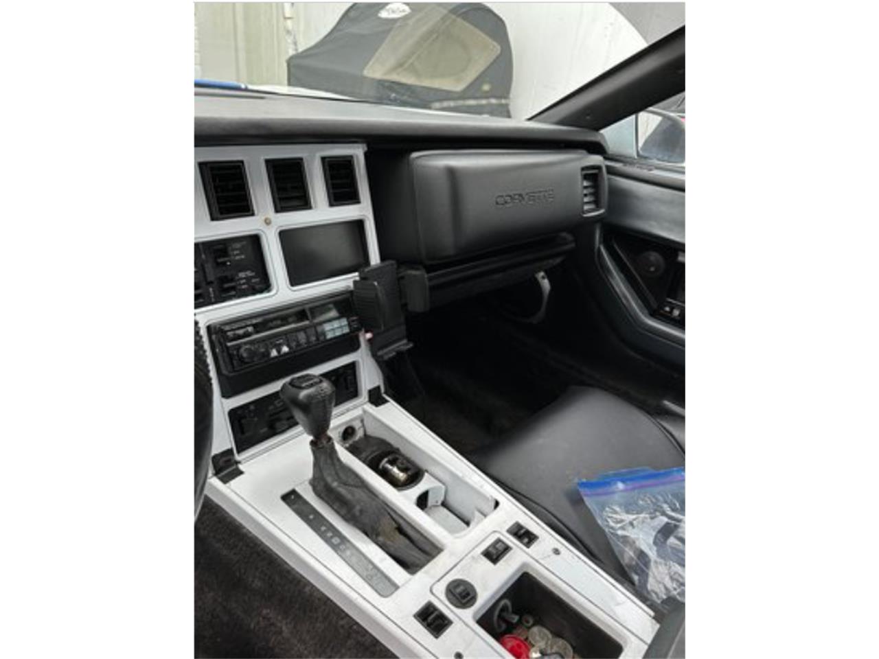 Chevrolet-Corvette-1985-White-Blk-White-16