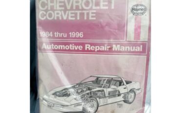 Chevrolet-Corvette-1985-White-Blk-White-23