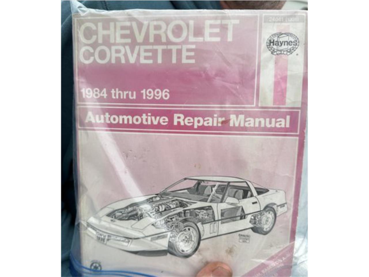 Chevrolet-Corvette-1985-White-Blk-White-23