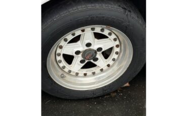 Chevrolet-Corvette-1985-White-Blk-White-24