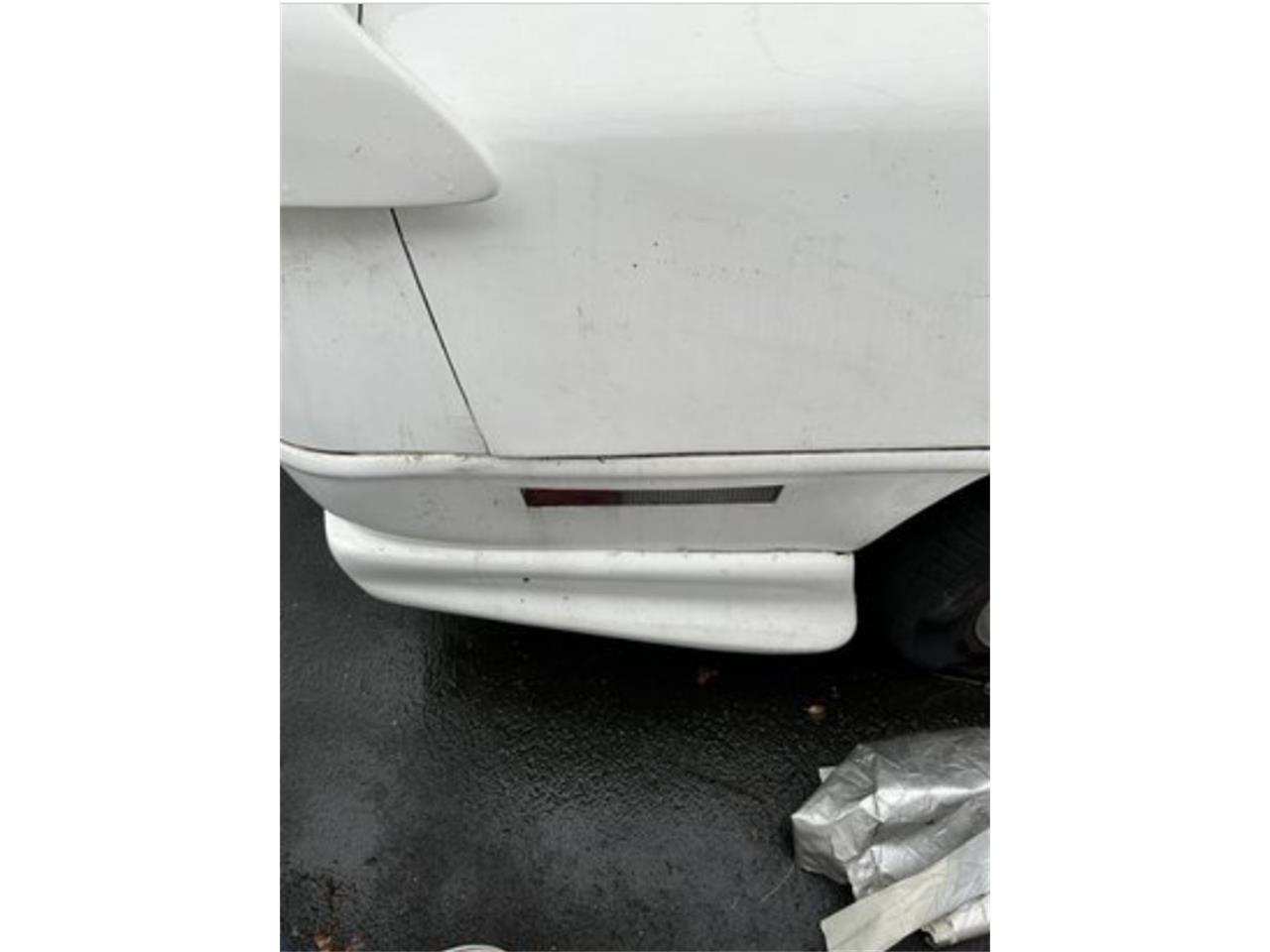 Chevrolet-Corvette-1985-White-Blk-White-4