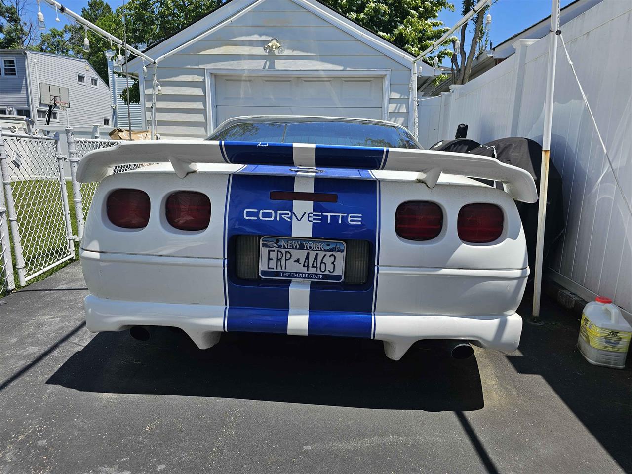 Chevrolet-Corvette-1985-White-Blk-White-6