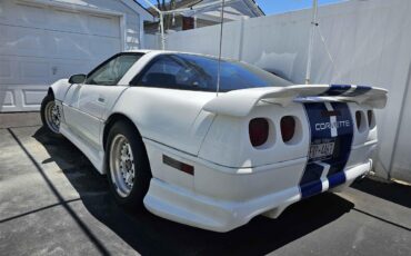 Chevrolet-Corvette-1985-White-Blk-White-9