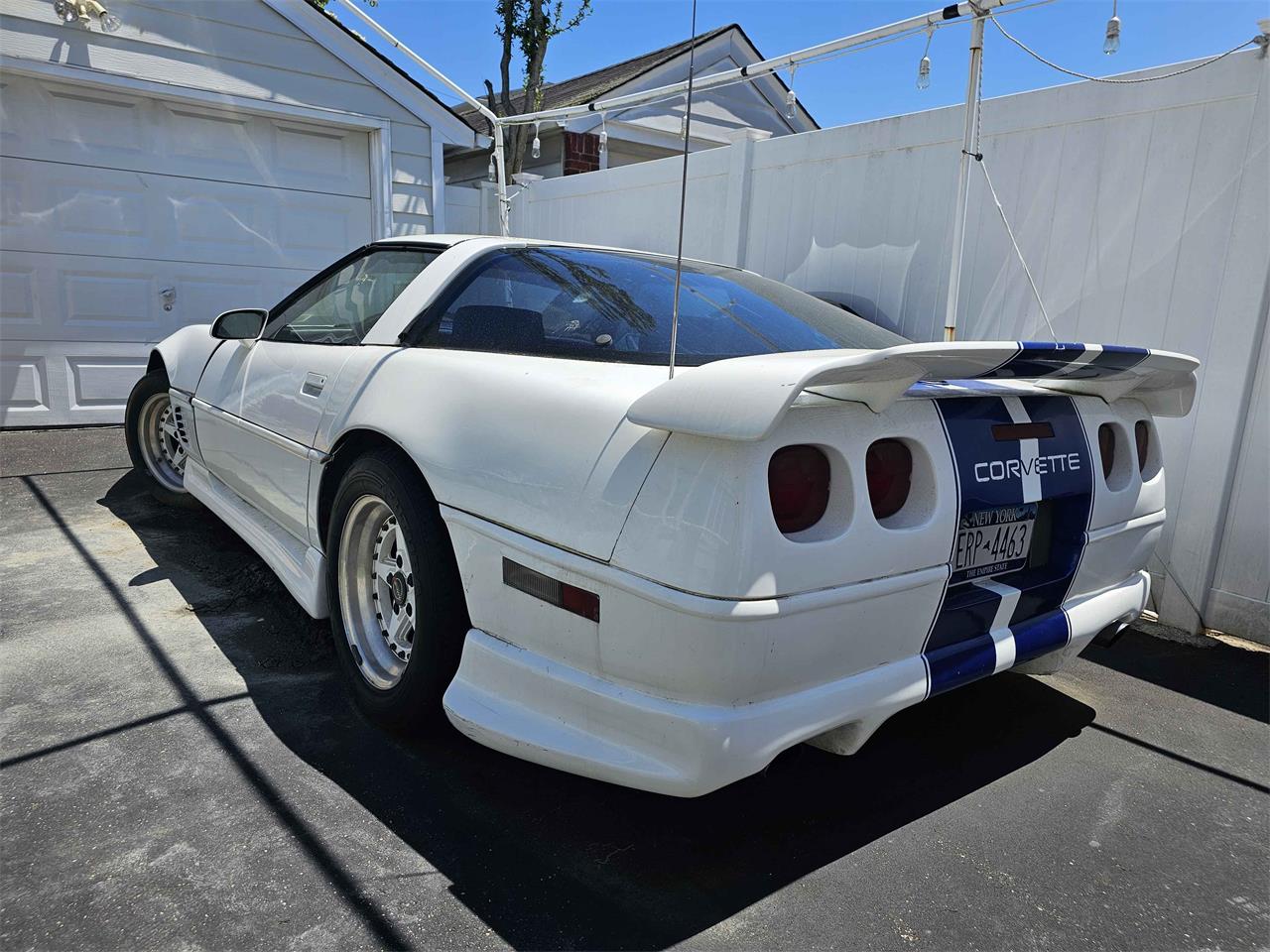 Chevrolet-Corvette-1985-White-Blk-White-9