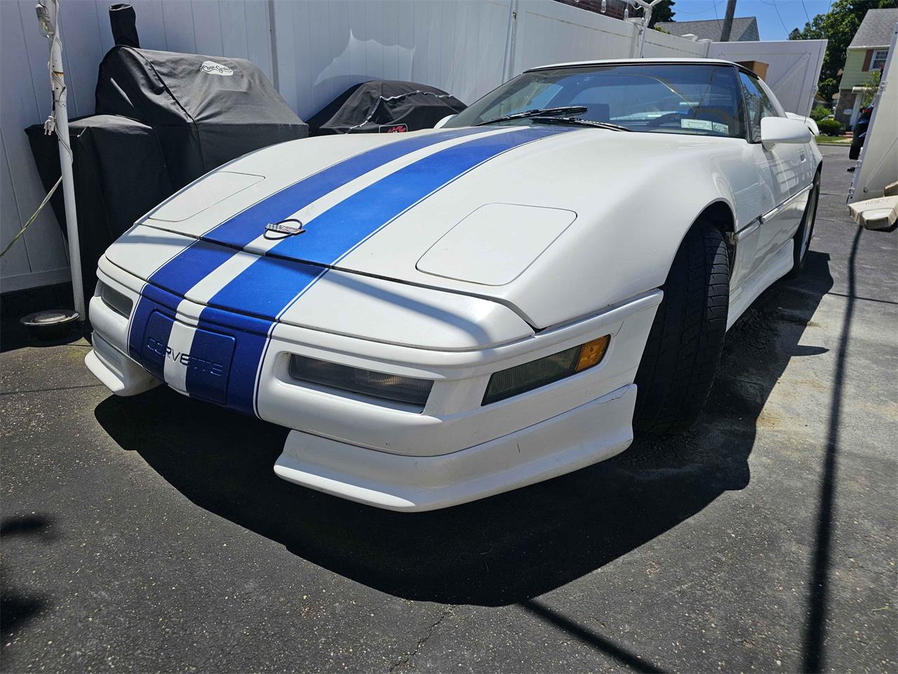 Chevrolet-Corvette-1985-White-Blk-White