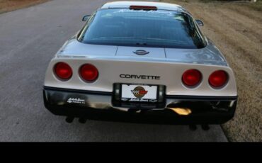 Chevrolet-Corvette-1986-11