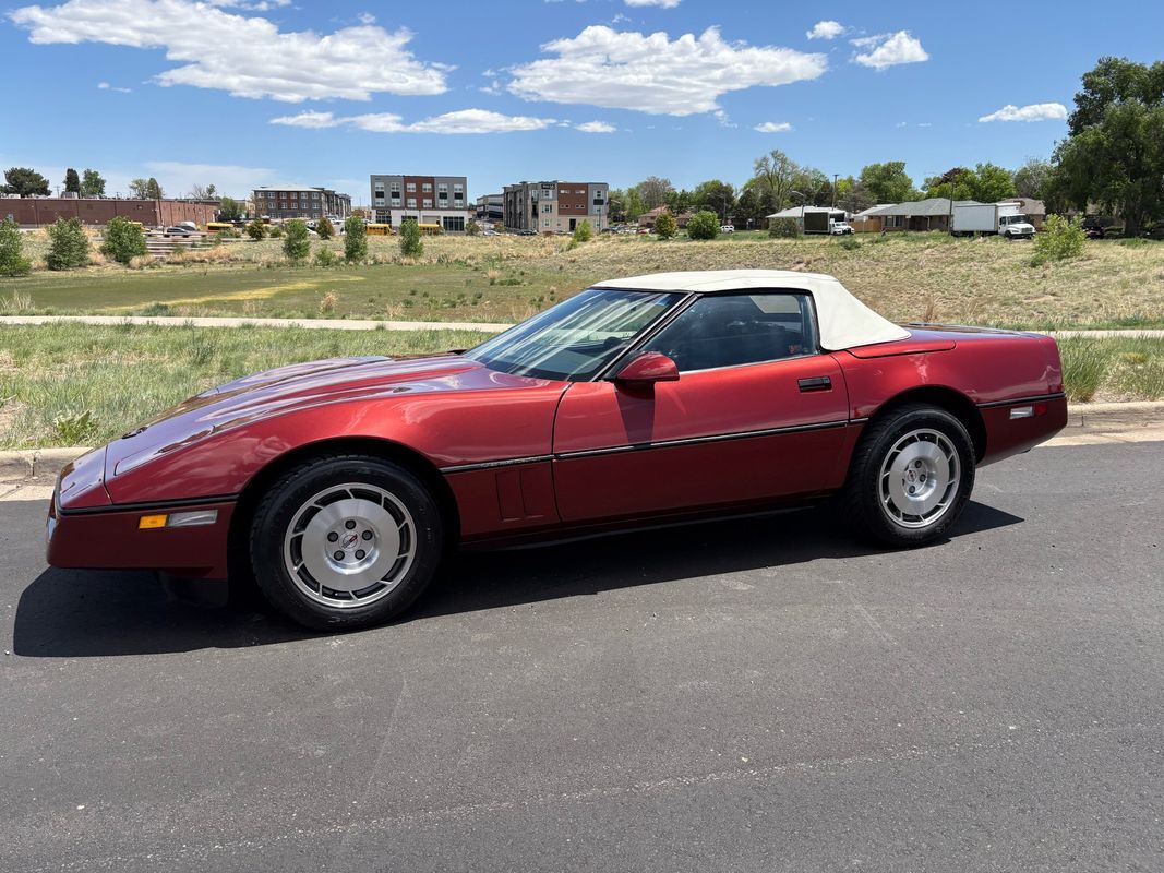 Chevrolet-Corvette-1986-21