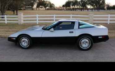 Chevrolet-Corvette-1986-9