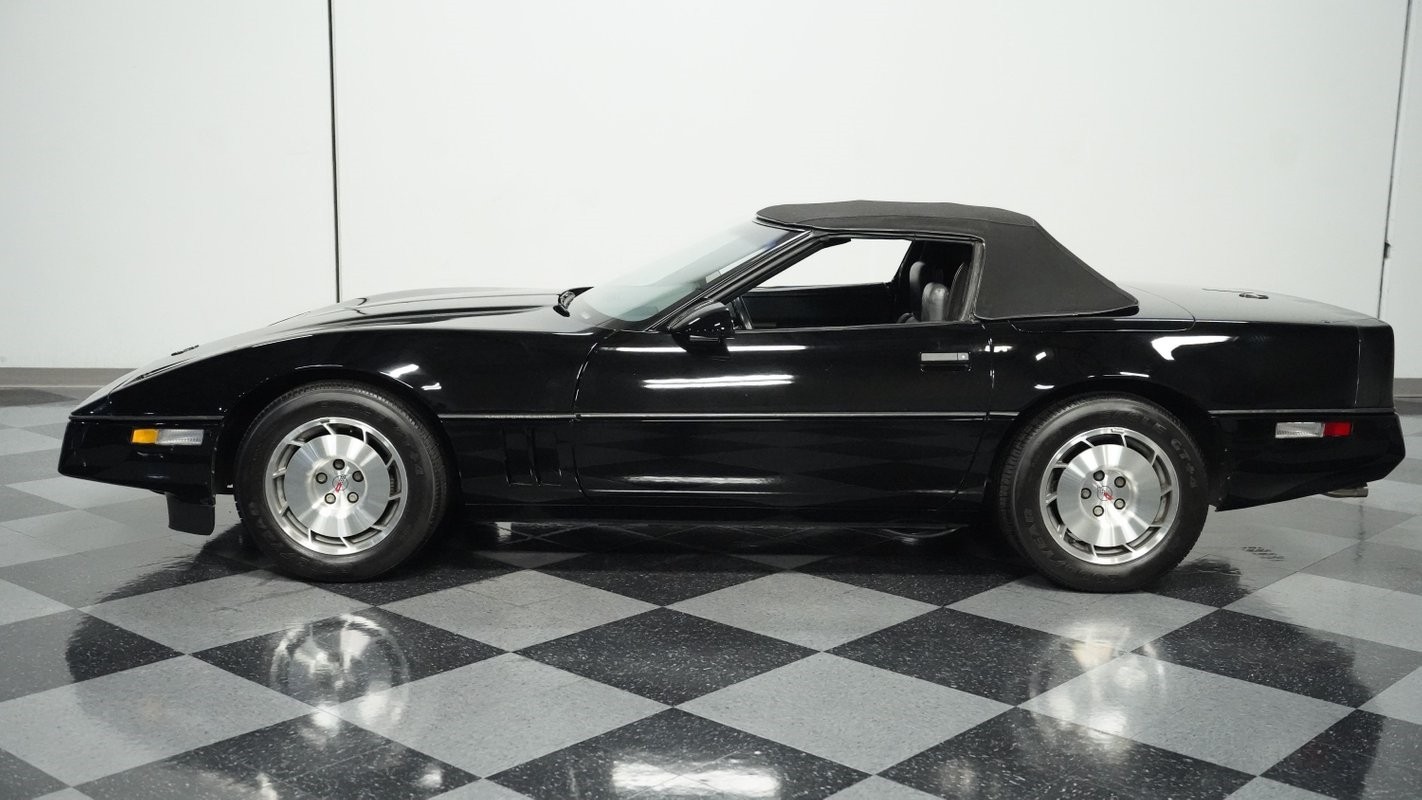 Chevrolet-Corvette-1986-Convertible-2