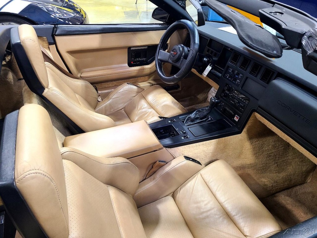 Chevrolet-Corvette-1986-Convertible-2