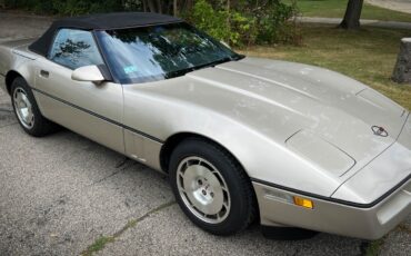 Chevrolet-Corvette-1986-Convertible-2
