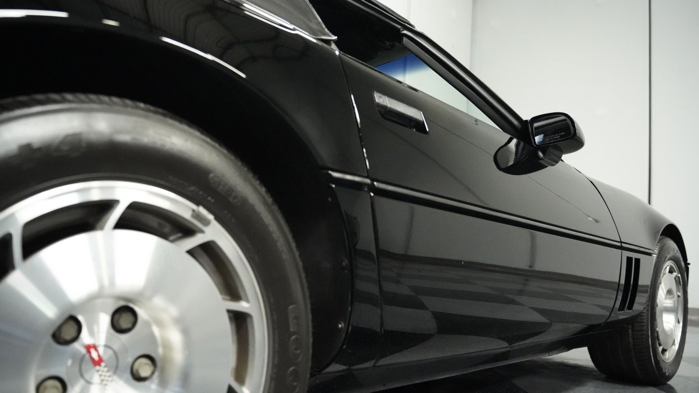 Chevrolet-Corvette-1986-Convertible-25